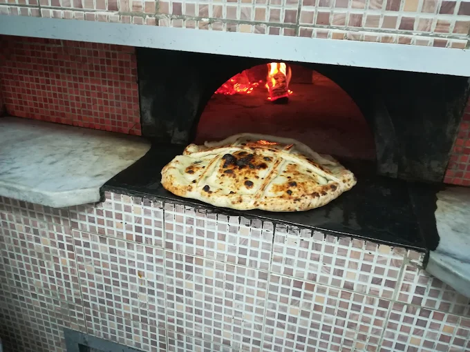 Pizzeria con forno a legna a Volla